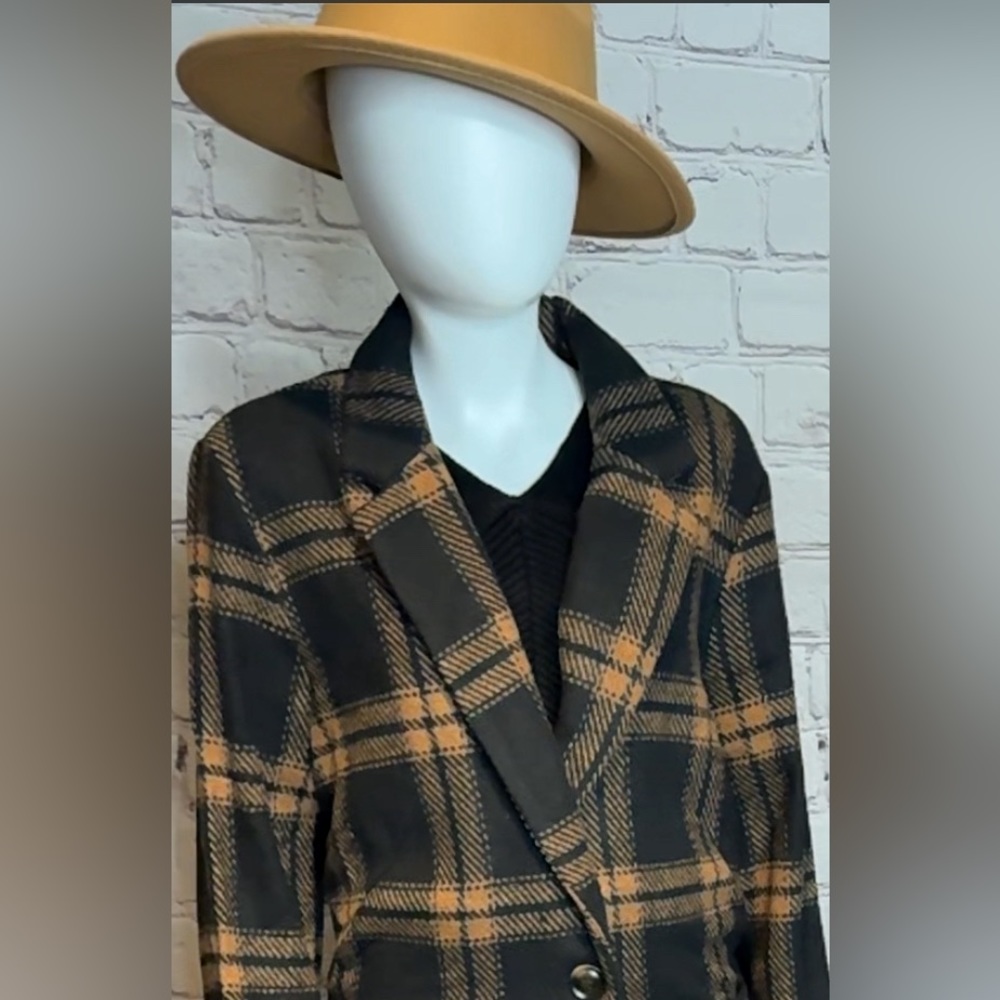 FUZZY BUTTON DOWN JACKET